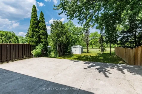 20 Earnscliffe Circle Brampton ON L6T 2B2