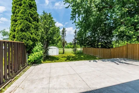 20 Earnscliffe Circle Brampton ON L6T 2B2