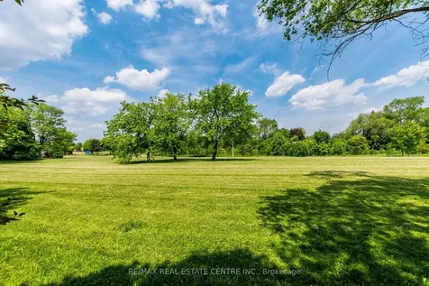 20 Earnscliffe Circle Brampton ON L6T 2B2