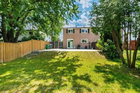 20 Earnscliffe Circle Brampton ON L6T 2B2