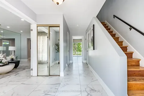 20 Earnscliffe Circle Brampton ON L6T 2B2