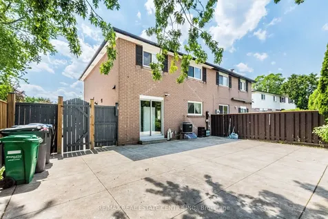 20 Earnscliffe Circle Brampton ON L6T 2B2