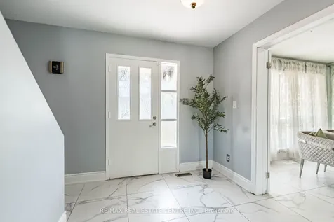 20 Earnscliffe Circle Brampton ON L6T 2B2