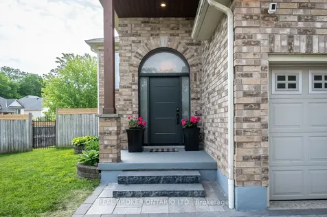 12 Kingsley Road Halton Hills ON L7J 2Z5