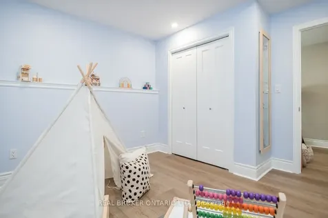 12 Kingsley Road Halton Hills ON L7J 2Z5