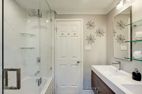 2100 Worthington Drive Oakville ON L6L 1E3