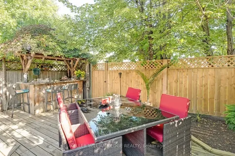 2100 Worthington Drive Oakville ON L6L 1E3