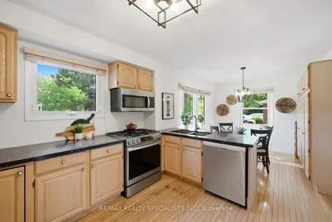 3051 Plum Tree Court Mississauga ON L5N 4X6