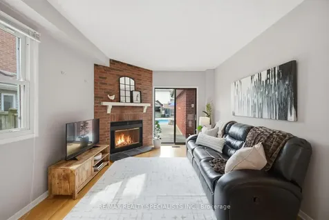 3051 Plum Tree Court Mississauga ON L5N 4X6