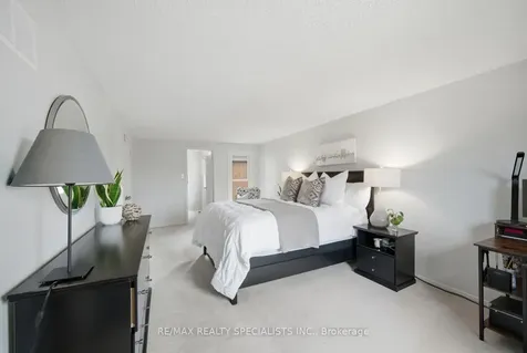3051 Plum Tree Court Mississauga ON L5N 4X6