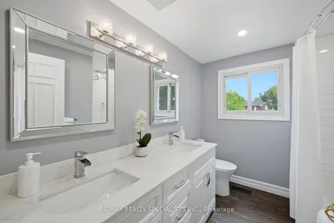 3051 Plum Tree Court Mississauga ON L5N 4X6
