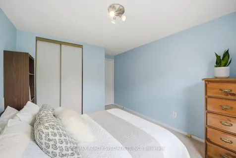 3051 Plum Tree Court Mississauga ON L5N 4X6