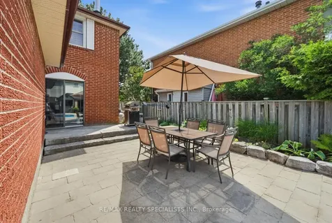 3051 Plum Tree Court Mississauga ON L5N 4X6