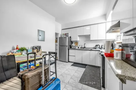 1262 Lansdowne Avenue Toronto ON M6H 3Z8