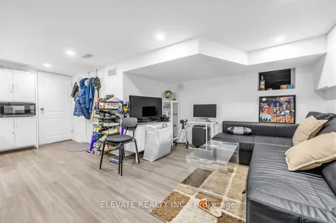 1262 Lansdowne Avenue Toronto ON M6H 3Z8
