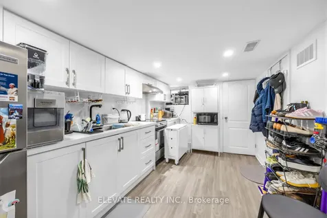 1262 Lansdowne Avenue Toronto ON M6H 3Z8