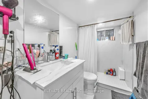1262 Lansdowne Avenue Toronto ON M6H 3Z8