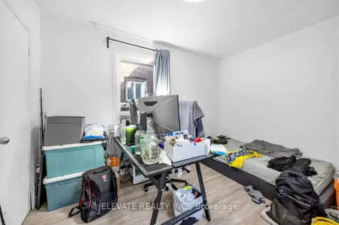 1262 Lansdowne Avenue Toronto ON M6H 3Z8
