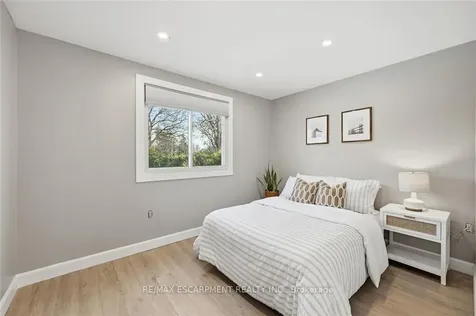 2330 Alma Dale Avenue Burlington ON L7P 1S3