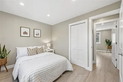 2330 Alma Dale Avenue Burlington ON L7P 1S3