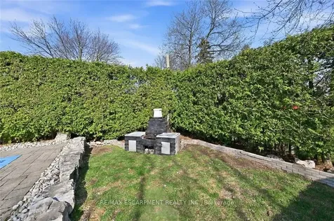 2330 Alma Dale Avenue Burlington ON L7P 1S3