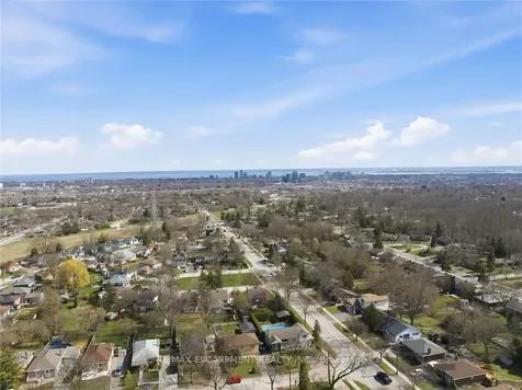 2330 Alma Dale Avenue Burlington ON L7P 1S3