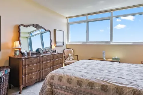 1359 White Oaks Boulevard Oakville ON L6H 2R8