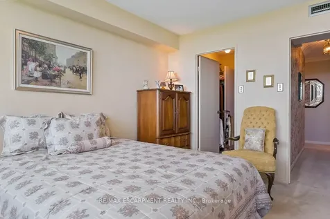 1359 White Oaks Boulevard Oakville ON L6H 2R8