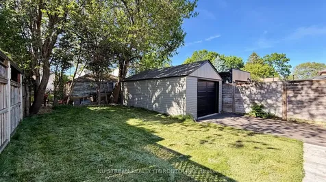 88 Waniska Avenue Toronto ON M8Y 1R3