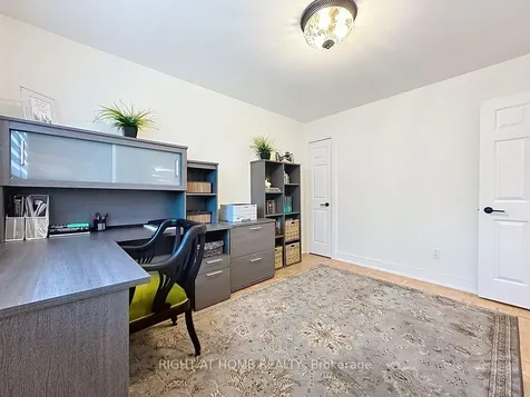 1986 Roy Ivor Crescent Mississauga ON L5L 3N8