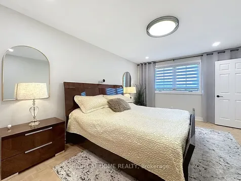 1986 Roy Ivor Crescent Mississauga ON L5L 3N8