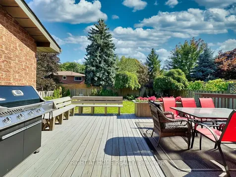 1986 Roy Ivor Crescent Mississauga ON L5L 3N8