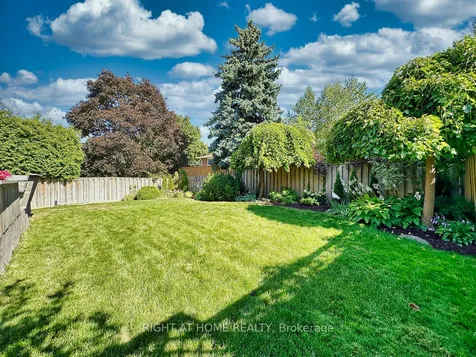1986 Roy Ivor Crescent Mississauga ON L5L 3N8