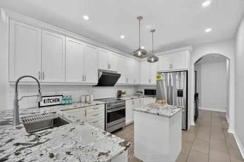 2416 Village Common Oakville ON L6M 0S2