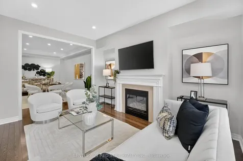 2416 Village Common Oakville ON L6M 0S2