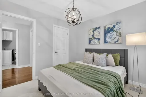 2416 Village Common Oakville ON L6M 0S2