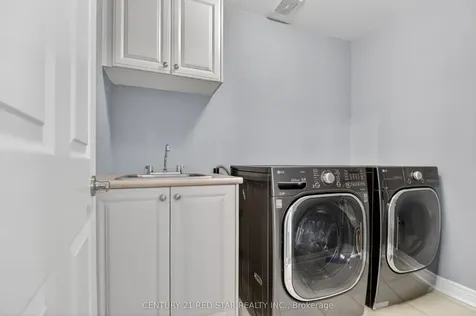 2416 Village Common Oakville ON L6M 0S2