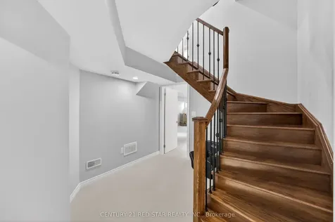 2416 Village Common Oakville ON L6M 0S2
