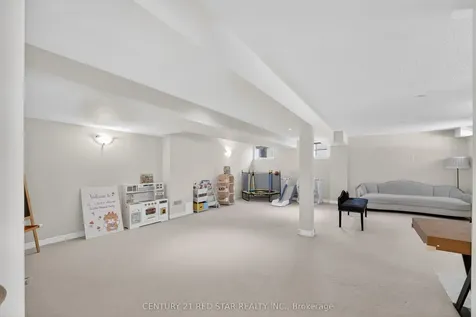 2416 Village Common Oakville ON L6M 0S2
