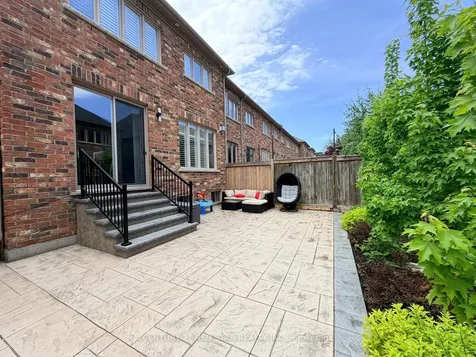 2416 Village Common Oakville ON L6M 0S2