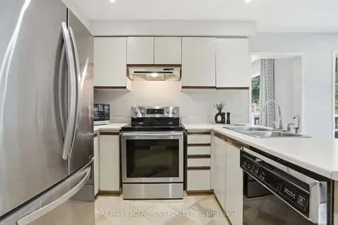133 Warner Drive Oakville ON L6L 6G7