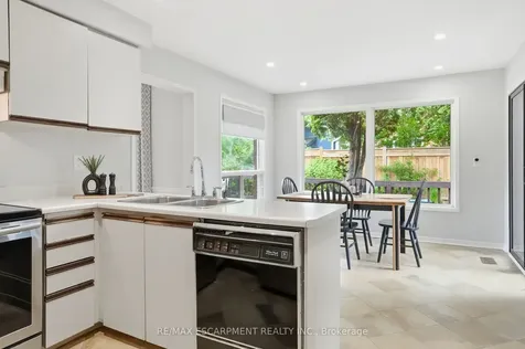 133 Warner Drive Oakville ON L6L 6G7