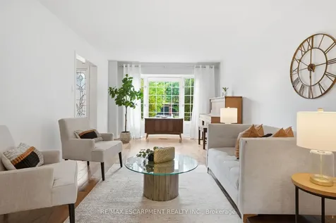 133 Warner Drive Oakville ON L6L 6G7
