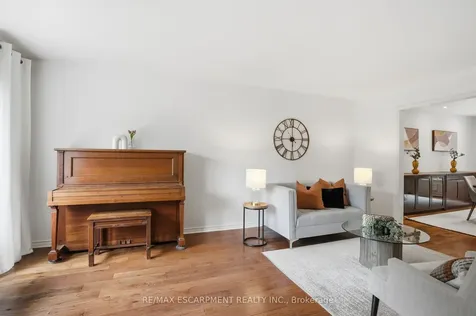 133 Warner Drive Oakville ON L6L 6G7