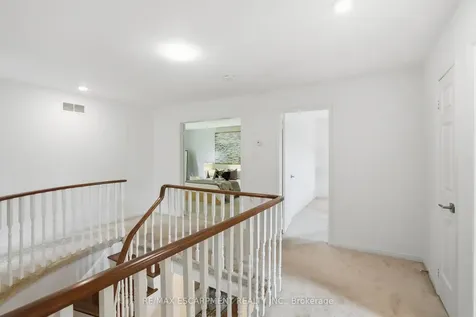 133 Warner Drive Oakville ON L6L 6G7