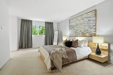133 Warner Drive Oakville ON L6L 6G7