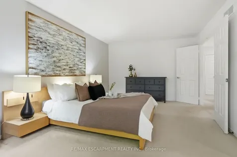 133 Warner Drive Oakville ON L6L 6G7