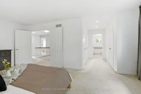 133 Warner Drive Oakville ON L6L 6G7