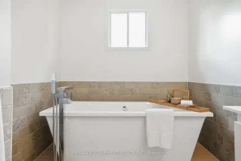 133 Warner Drive Oakville ON L6L 6G7