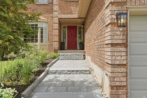 133 Warner Drive Oakville ON L6L 6G7
